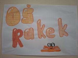 Ročno narisan napis OŠ Rakek z rakcem.