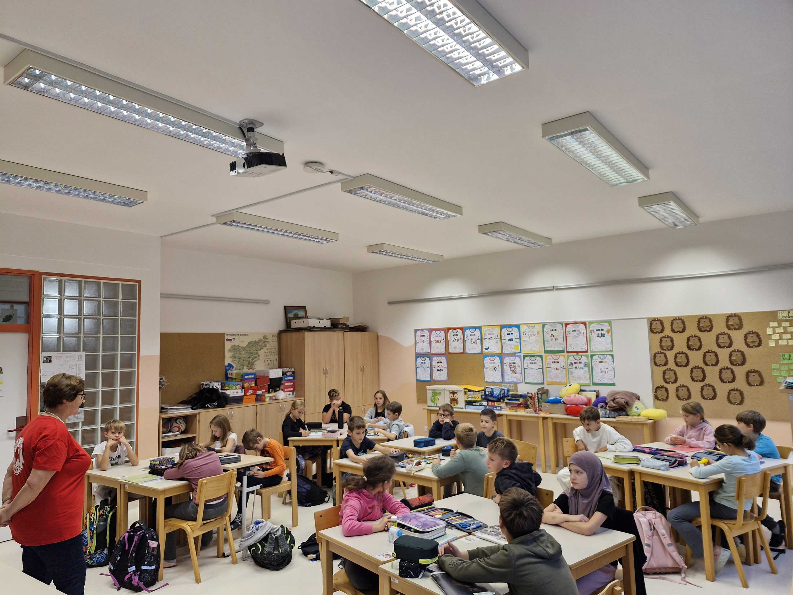 Obisk prostovoljke z Rdečega križa v oddelku 4. a. 